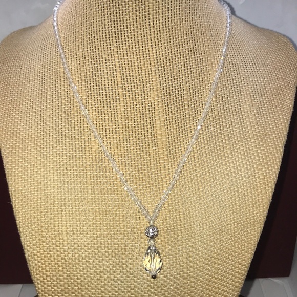 Jewelry - Stunning Clear beaded necklace